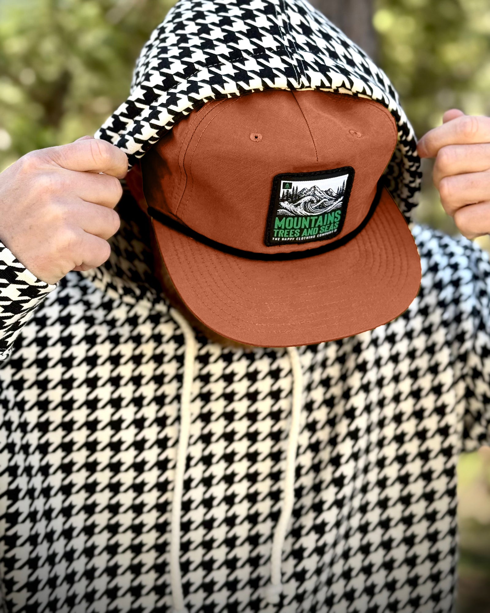 Houndstooth Heavyweight Hoodie W / Mountain Tree - The Happy Clothing Company
