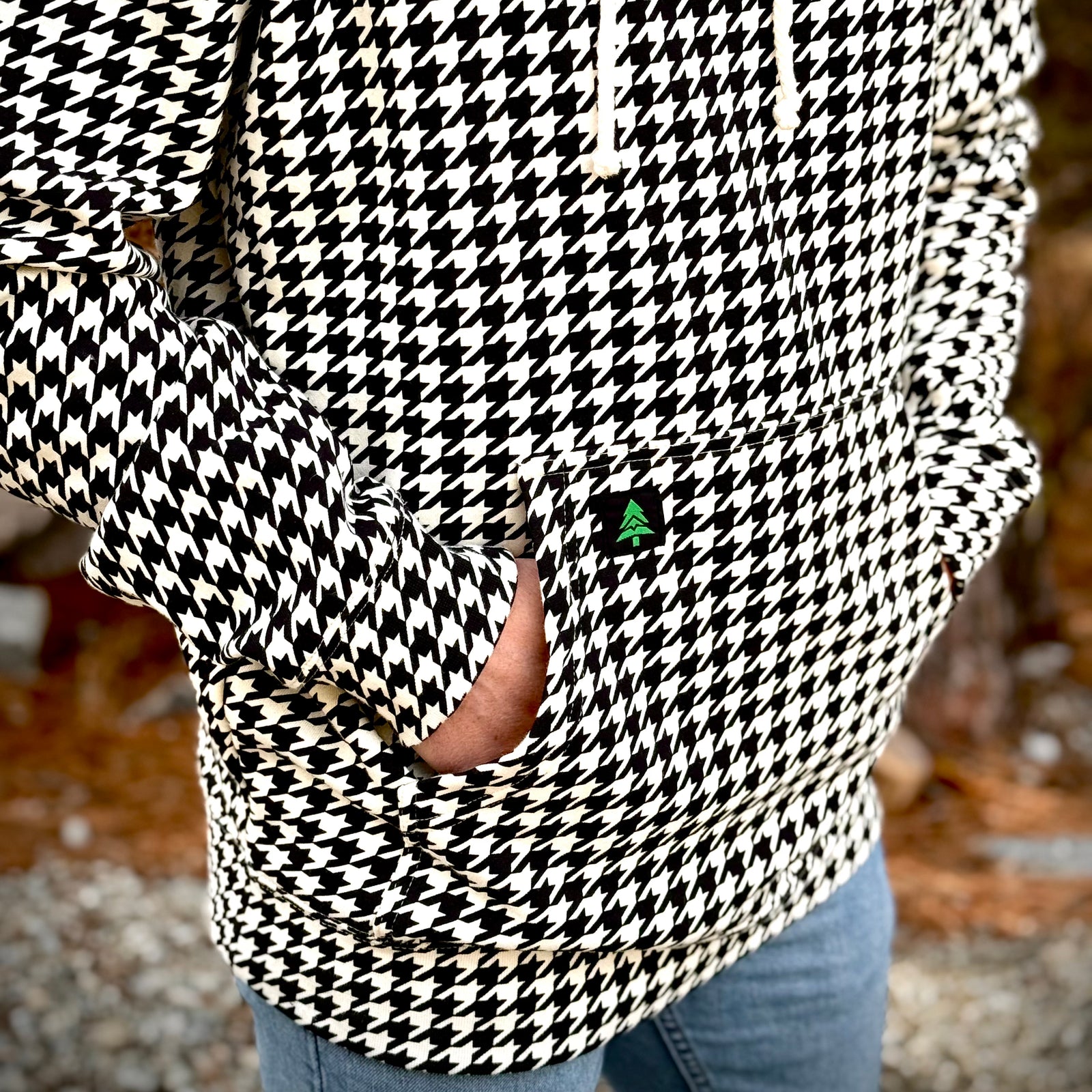 Houndstooth Heavyweight Hoodie W / Mountain Tree - The Happy Clothing Company