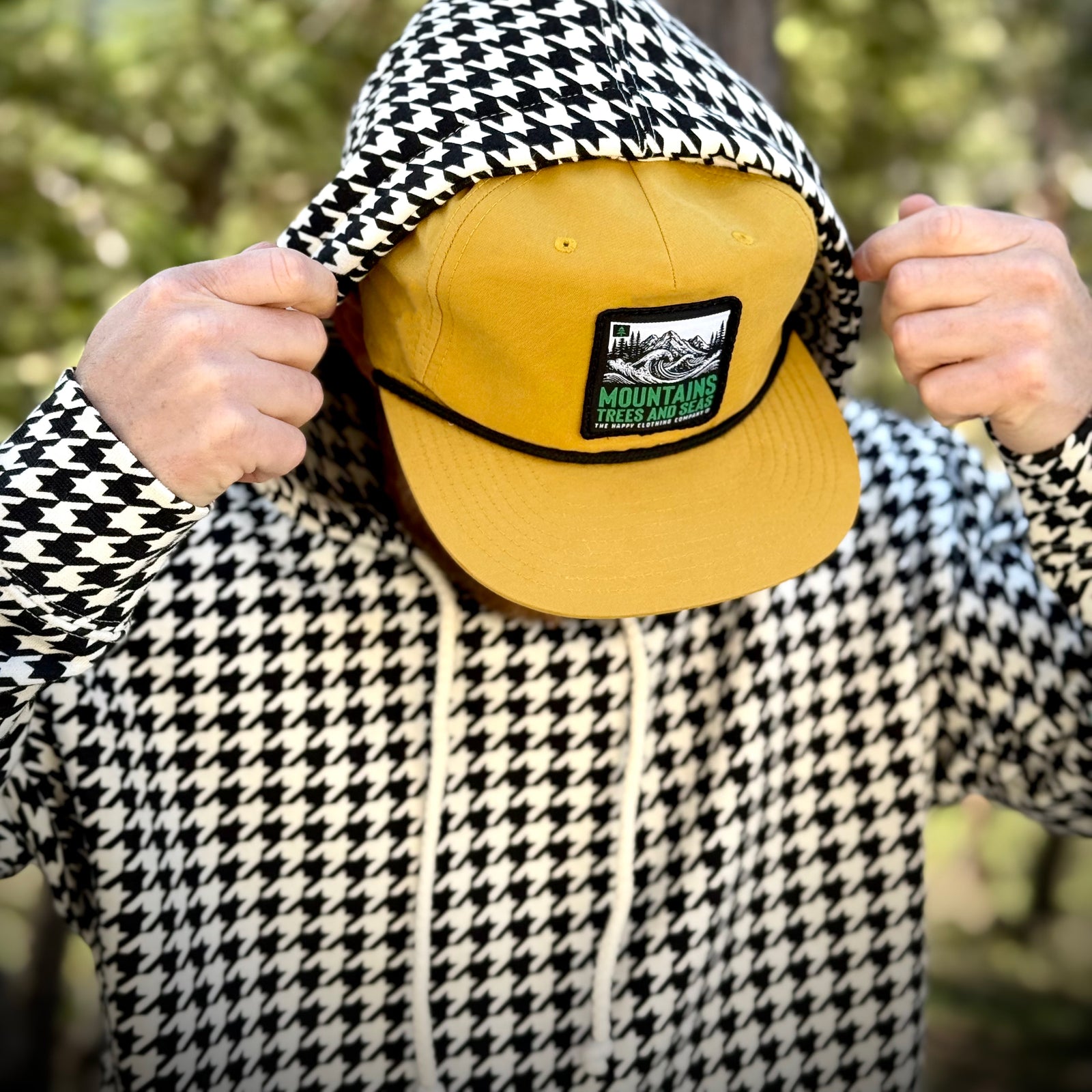 Houndstooth Heavyweight Hoodie W / Mountain Tree - The Happy Clothing Company