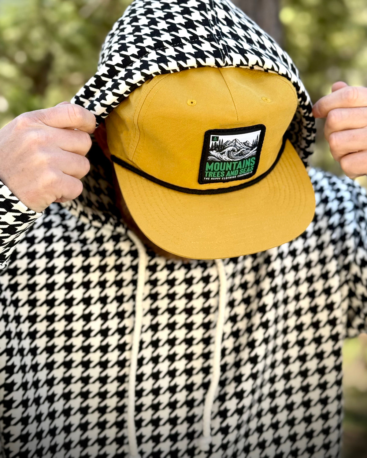 Houndstooth Heavyweight Hoodie W / Mountain Tree - The Happy Clothing Company