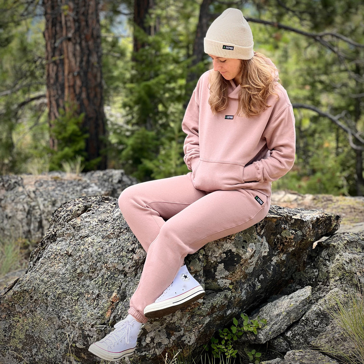 Women&#39;s Relaxed Sweatsuit w / Happiness Is Out There Label